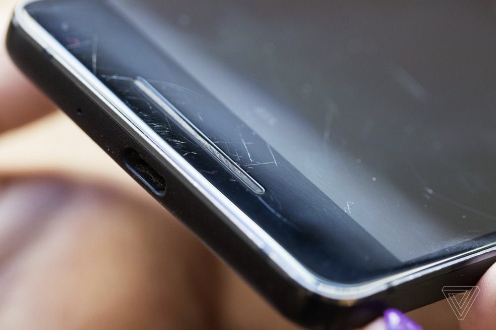 Comment enlever les rayures d'un écran de smartphone ? - Informations  Pratiques