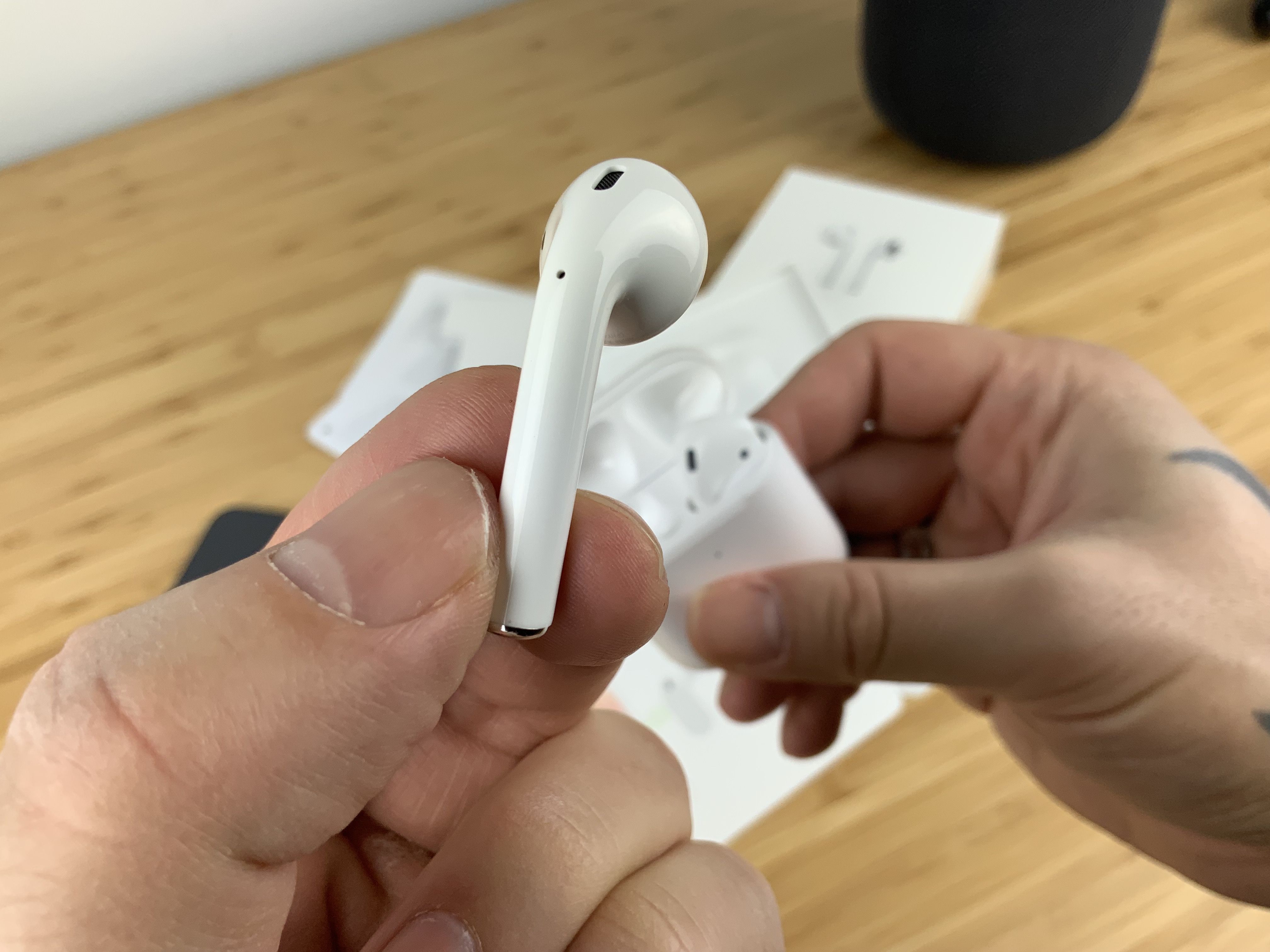 100 % authentiques Apple AirPods 2e génération avec étui de chargement