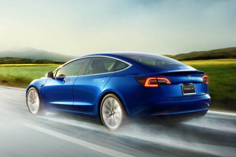 Apple aurait cherché à acquérir Tesla en 2013, d’après un analyste