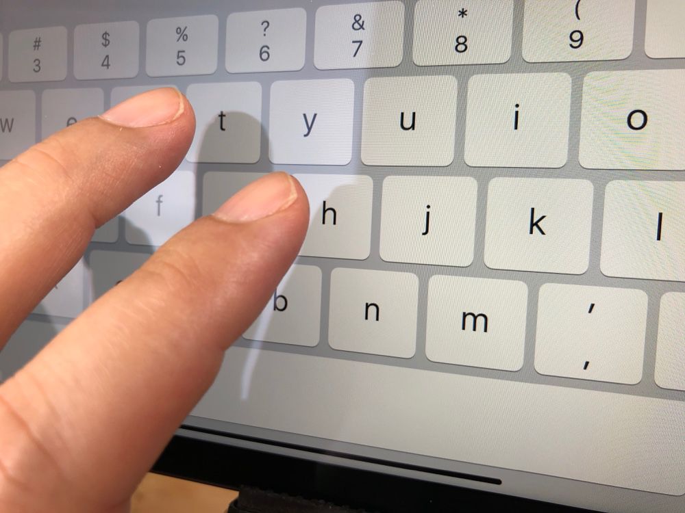 Guide doigt pour clavier d'iPad ou tablette