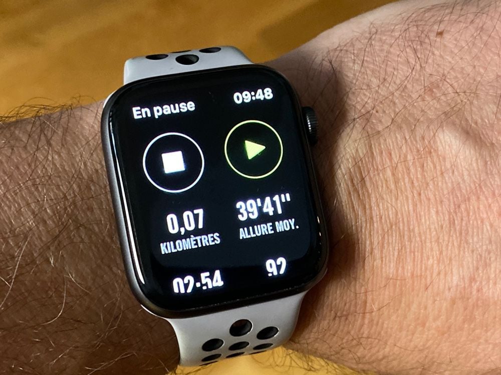 smartwatch compatible with nike run club
