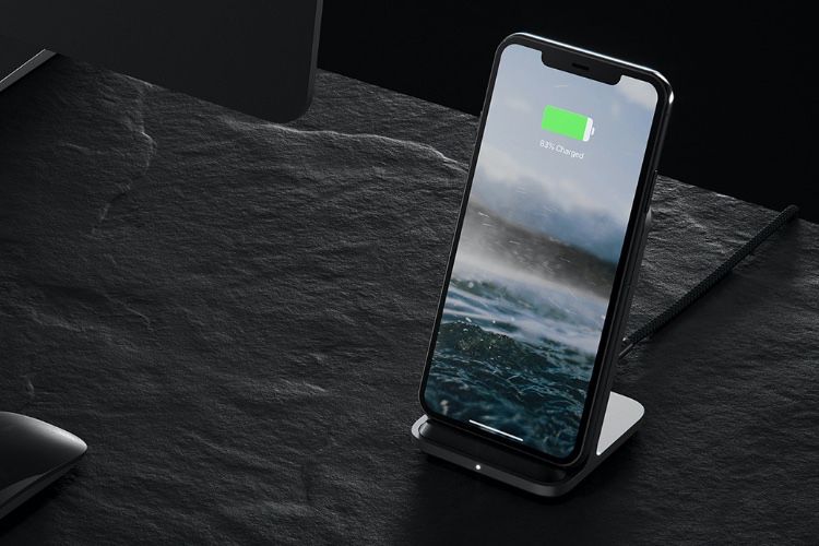 Le Base Stand de Nomad recharge l'iPhone dans tous les sens et le boîtier des AirPods