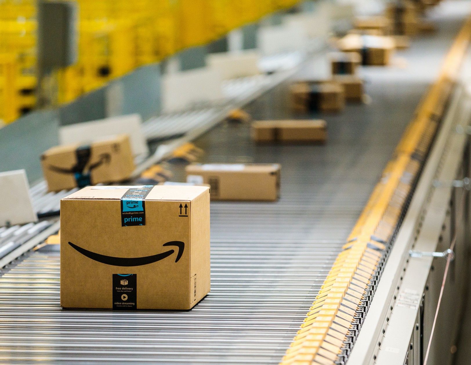 Les entrepôts français d'Amazon fermés jusqu'au 8 mai inclus