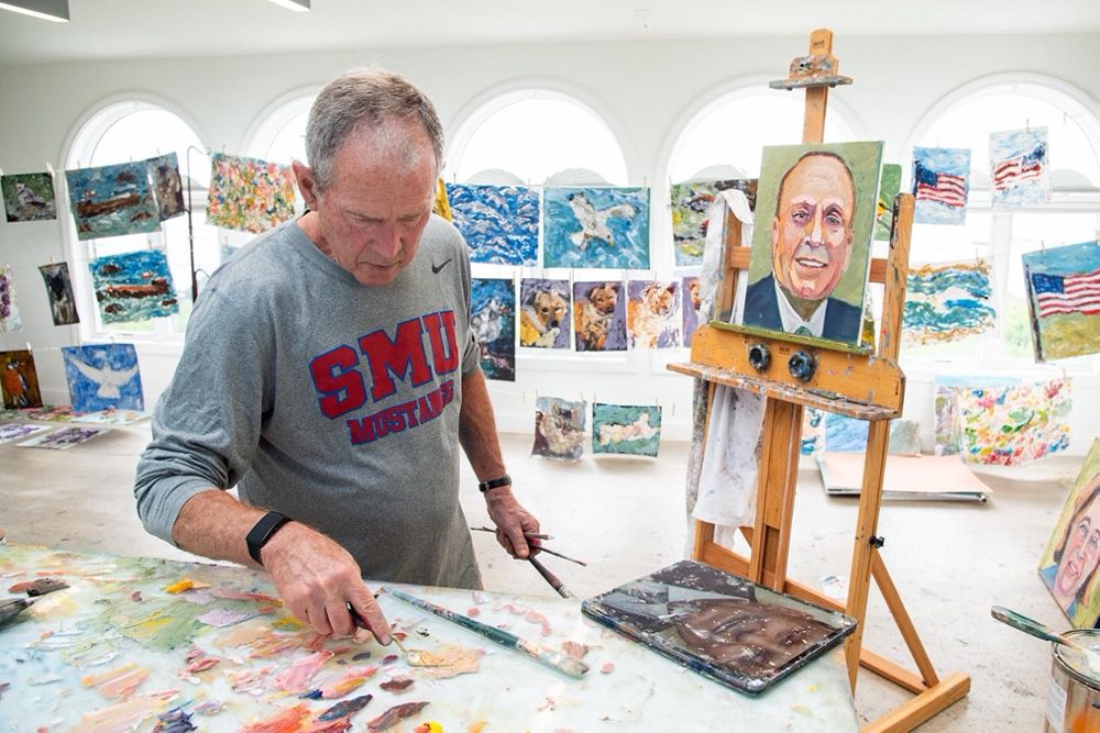 George W. Bush et son iPad tartiné de peinture