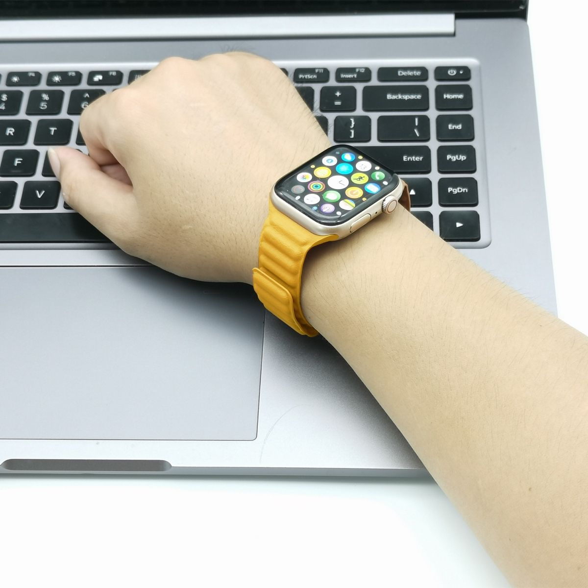 Des photos supposées du nouveau bracelet FineWoven de l'Apple Watch
