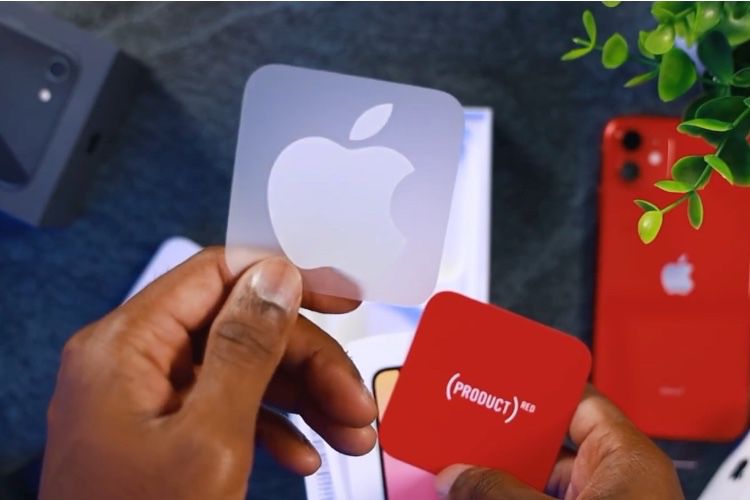 Il n'y a plus qu'un seul autocollant Apple dans les boîtes d'iPhone 🥺