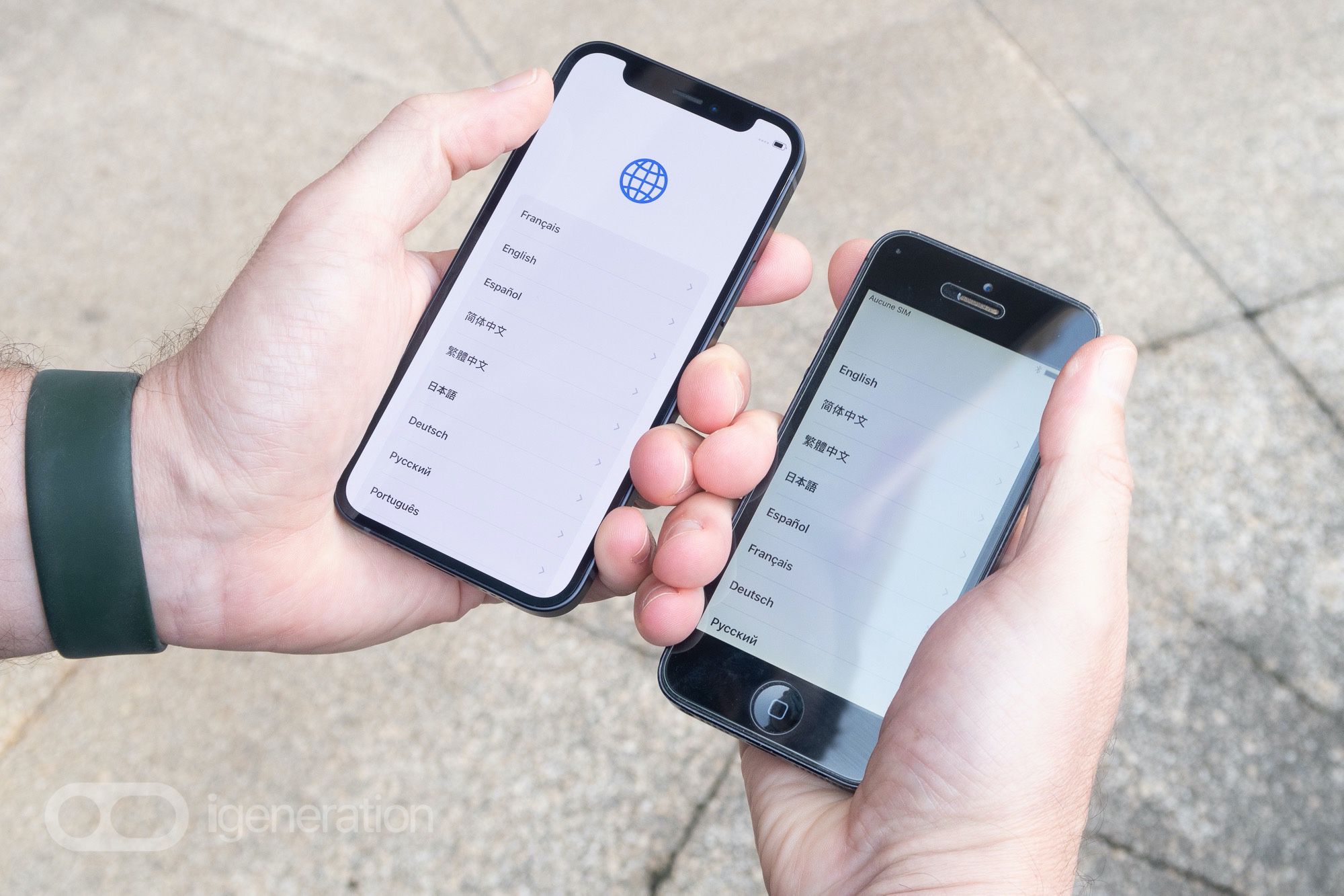 Flou En Haut A Gauche Iphone Coup d’œil sur le petit iPhone 12 mini et l’énorme iPhone 12 Pro Max