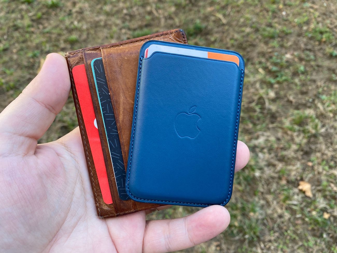 Présentation du Porte-cartes MagSafe en cuir d'Apple