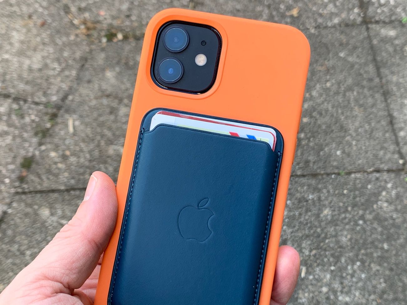 Apple - Porte carte en cuir avec MagSafe pour iPhone 12, 13, 14 - vert Pas  Cher