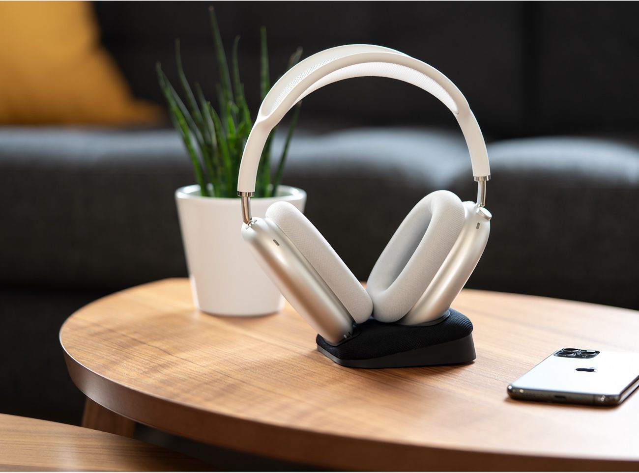 Max Stand, un support qui charge les AirPods Max sur Kickstarter