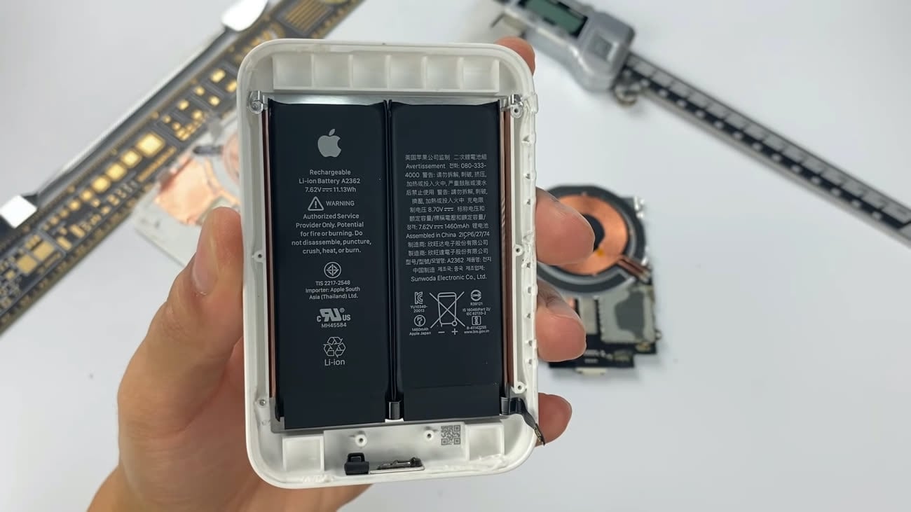 Le démontage confirme qu'il y a bien deux batteries dans la batterie  externe MagSafe
