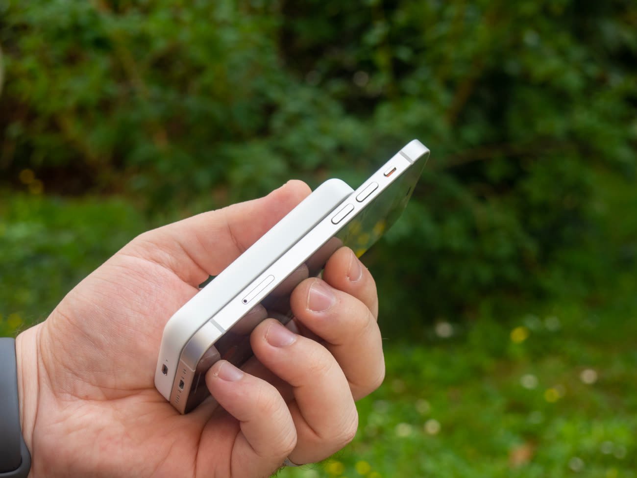 Les premiers clients ont reçu la batterie externe MagSafe d'Apple