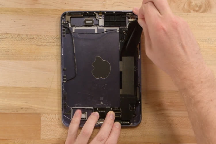 Suposições do IFixit sobre o deslizamento lento do iPad mini 6