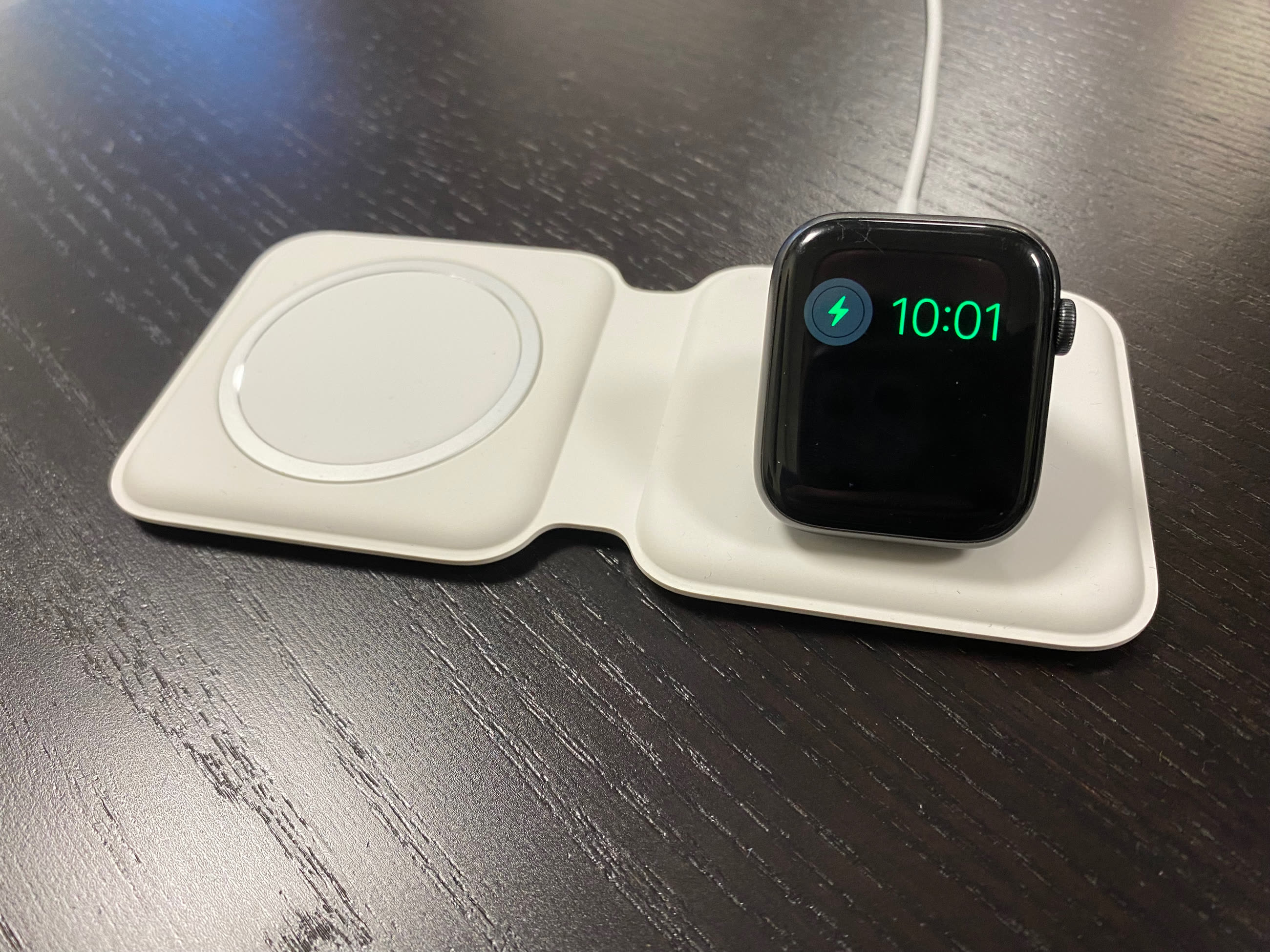 L'Apple Watch Series 7 peut recharger moins vite sur un ancien socle de  charge
