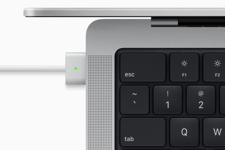 Les nouveaux accessoires des MacBook Pro, dont la chiffonnette Apple à 25  €, sont disponibles