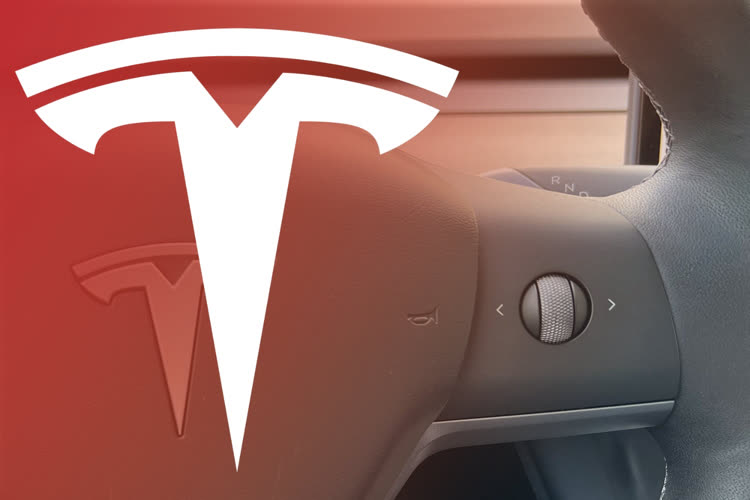 Six mois en Tesla : à bord, le minimalisme résolument geek