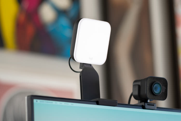 Plein phare sur la Logitech Litra Glow, une « lampe de streaming » pour vous magnifier