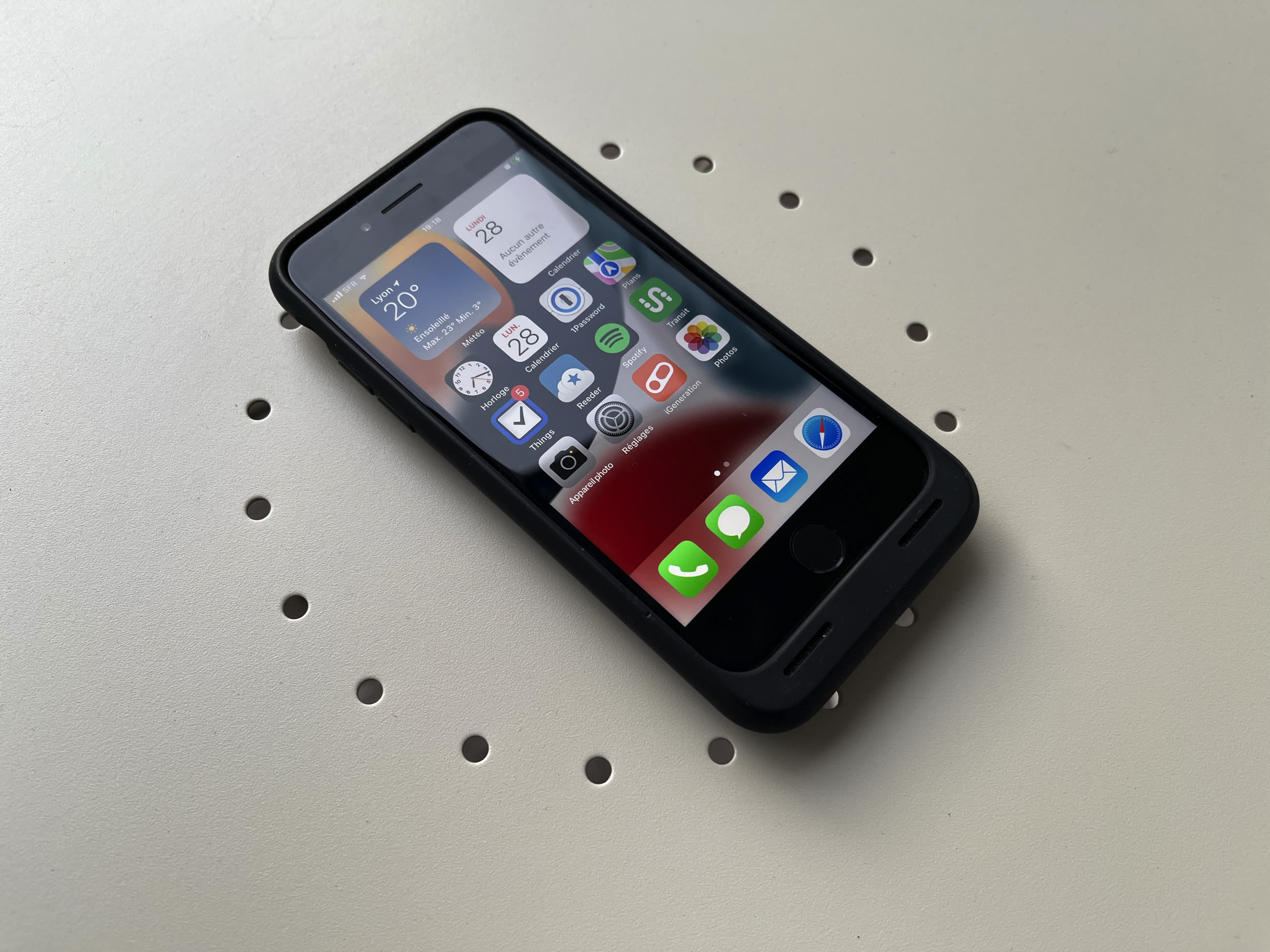 La Smart Battery Case de l'iPhone 7 est compatible avec l'iPhone SE 3