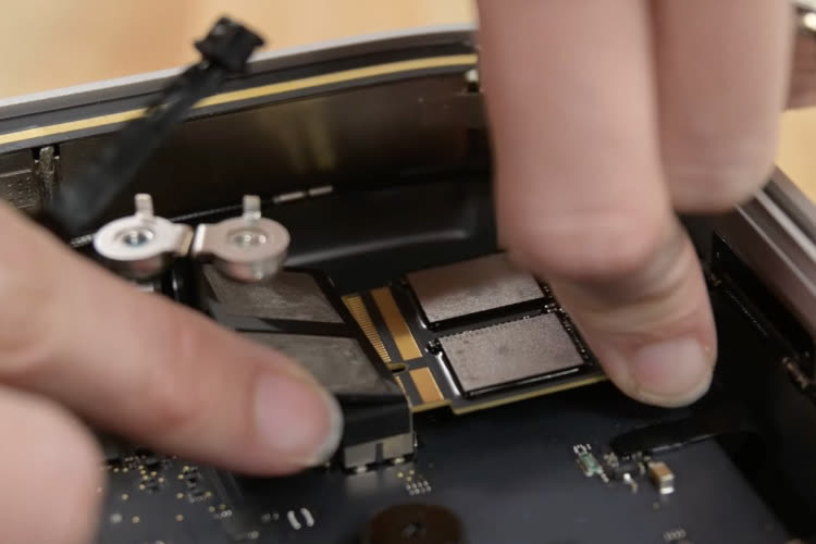 video en galerie : Mac Studio : le SSD peut être remplacé par un module de même capacité, confirme iFixit
