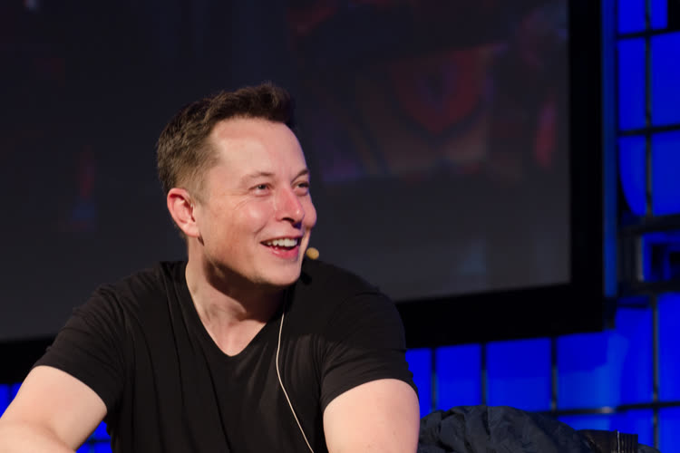 Elon Musk suspend l'acquisition de Twitter en attendant de compter le nombre de faux comptes