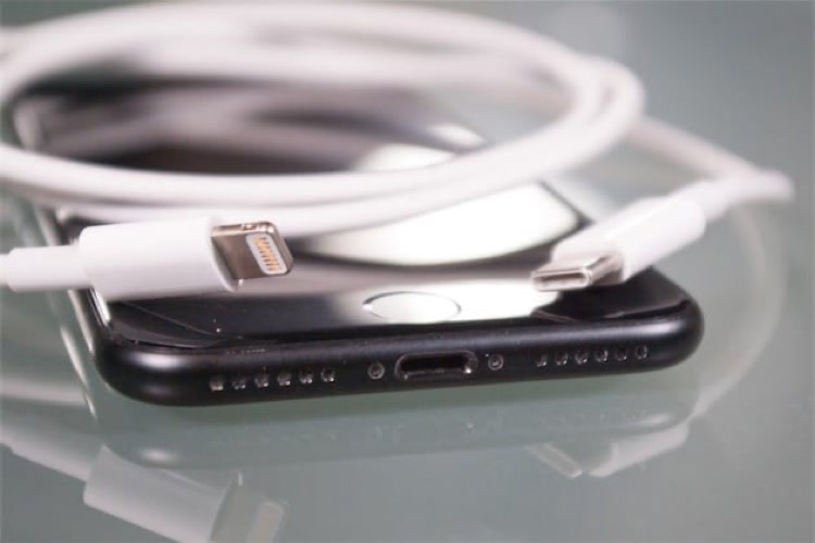 Apple testerait bien un iPhone avec connecteur USB-C, selon Mark Gurman