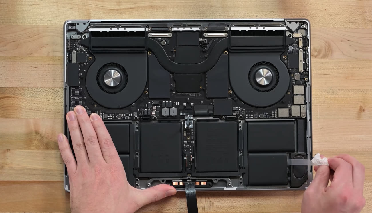 Apple Store : faire remplacer la batterie de son MacBook coûte un peu plus  cher