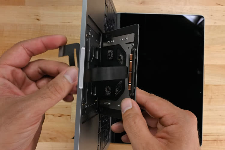 Un verrou logiciel empêcherait le bon fonctionnement d'une carte-mère M2 dans un MacBook Pro M1