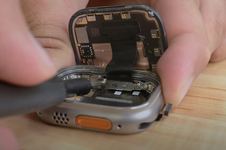 Malgré les vis apparentes, l'Apple Watch Ultra guère plus réparable que les autres modèles
