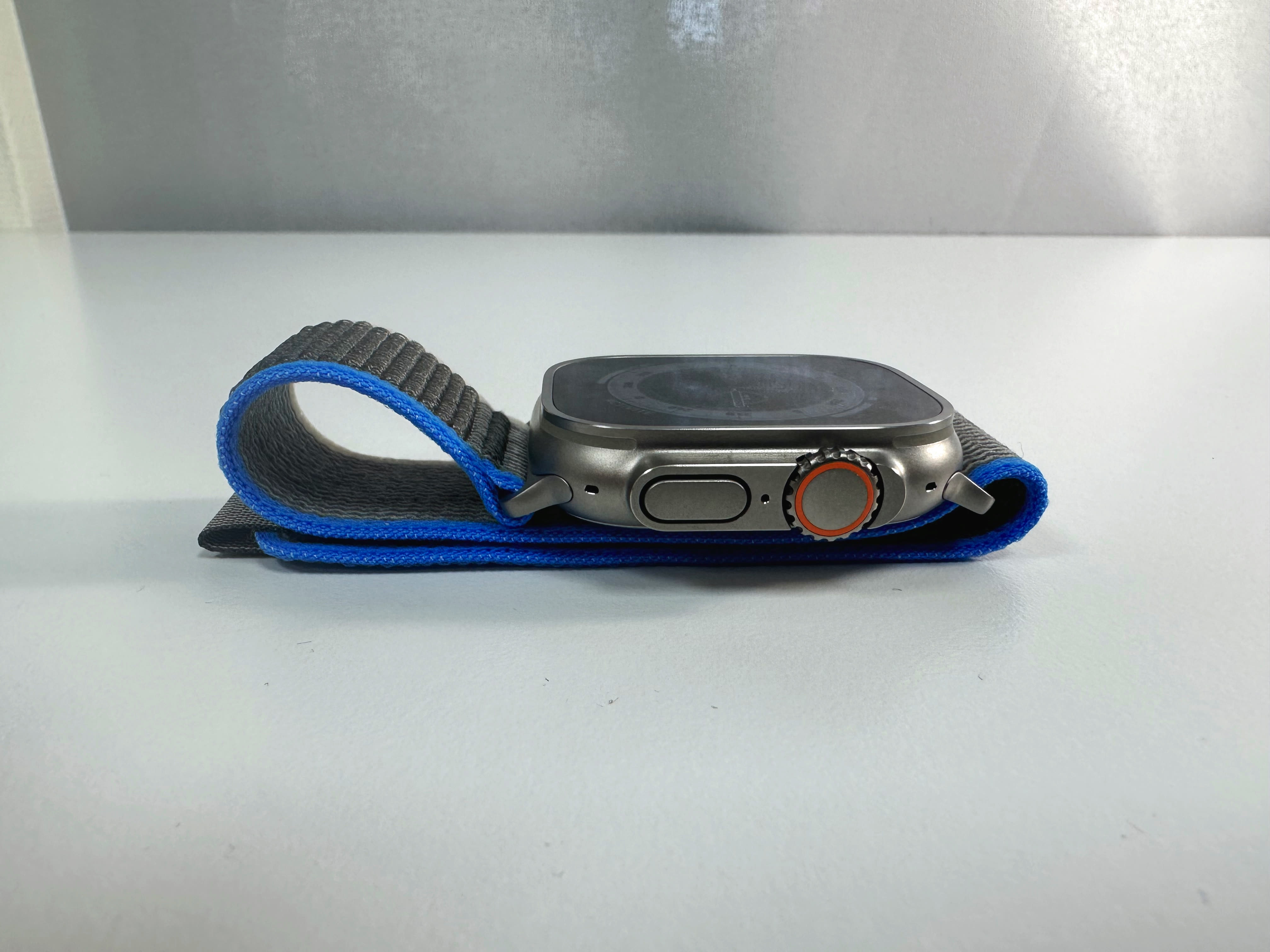 Apple Watch Ultra aperçu du très confortable bracelet Boucle Trail WatchGeneration