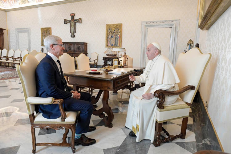 Deuxième rencontre entre Tim Cook et le pape François