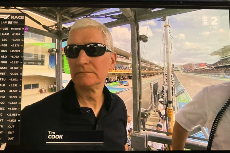 F1 : Tim Cook agite le drapeau pour le Grand Prix des États-Unis 