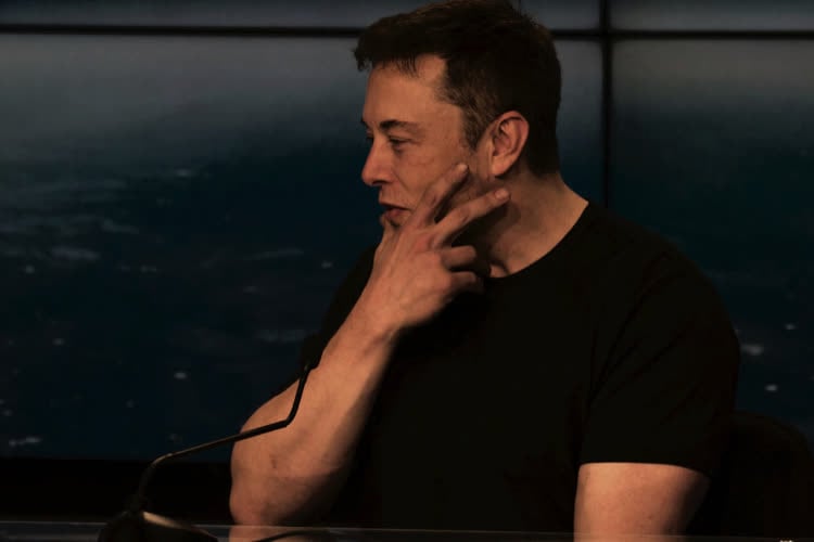 Allons bon, voilà qu'Elon Musk veut de nouveau acheter Twitter 🆕