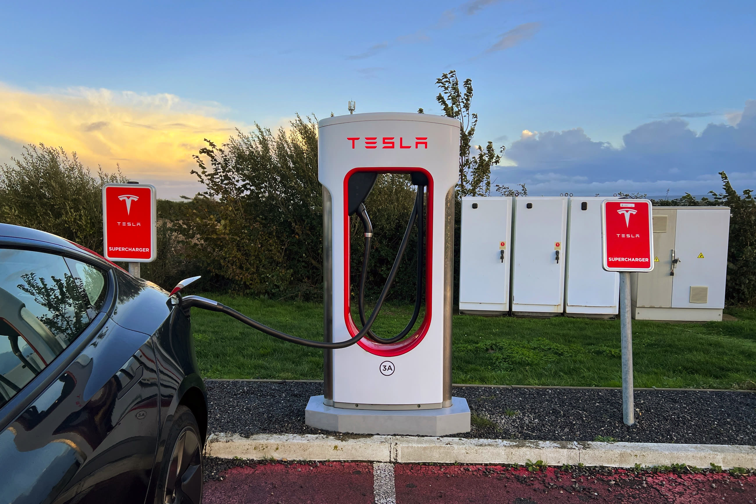 tesla-casse-les-prix-des-superchargeurs-partir-de-0-32-le-kwh-en