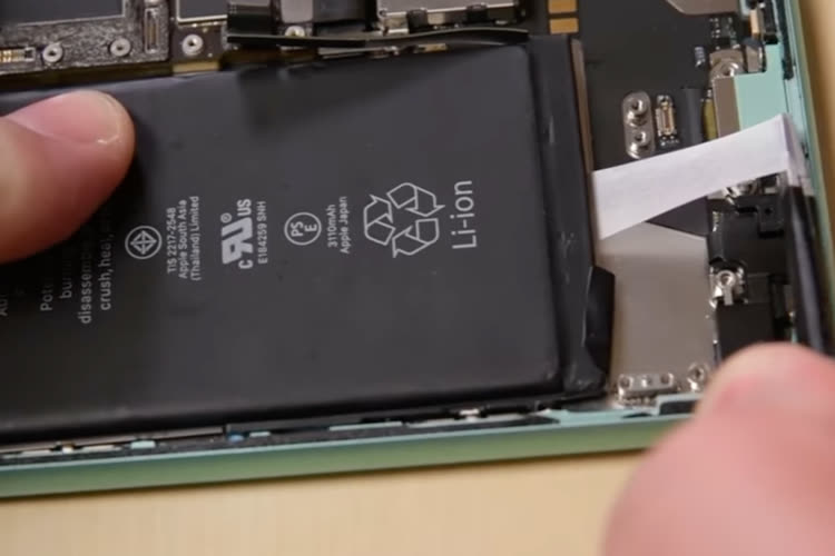 Consomac : Apple va-t-elle devoir rendre amovible la batterie des AirPods ?