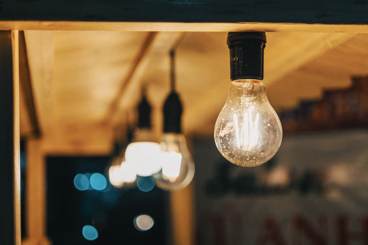 Une école ne peut plus éteindre ses lumières depuis 2021 à cause d'ampoules connectées