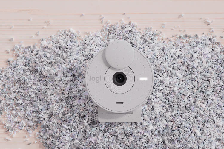 Logitech lance la Brio 300, une webcam 1080p en plastique recyclé
