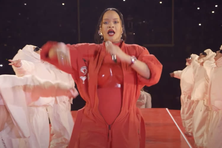 video en galerie : Rihanna en ambassadrice d'Apple Music lors du Super Bowl
