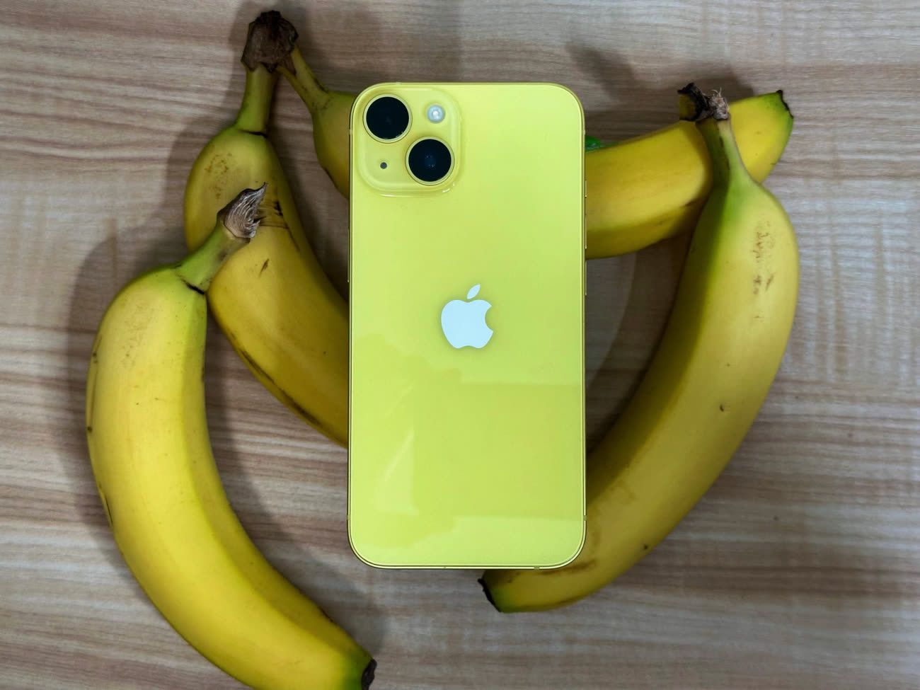 Le nouvel iPhone 14 jaune en photos et en vidéos