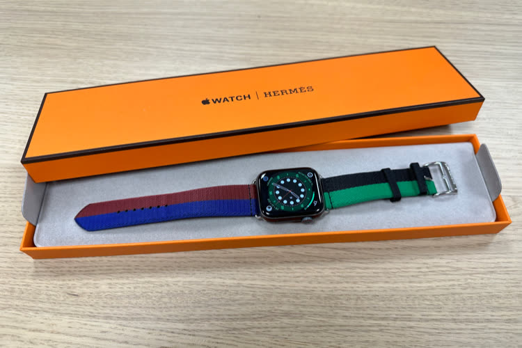 Apple Watch/AirTag : prise en main des nouveaux bracelets et du porte-clef Hermès