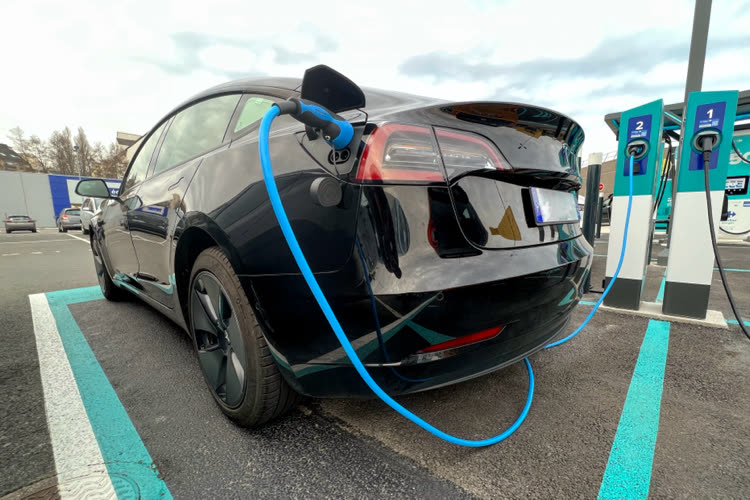 Waze officialise l’affichage des stations de charge pour les voitures électriques