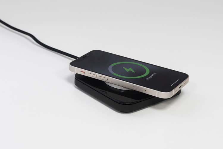iPhone 15 : la charge sans fil à 15 W pourrait (logiquement) s'affranchir des produits certifiés MagSafe 🆕