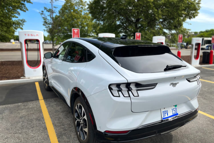 Ford va adopter le connecteur Tesla pour ses voitures aux États-Unis