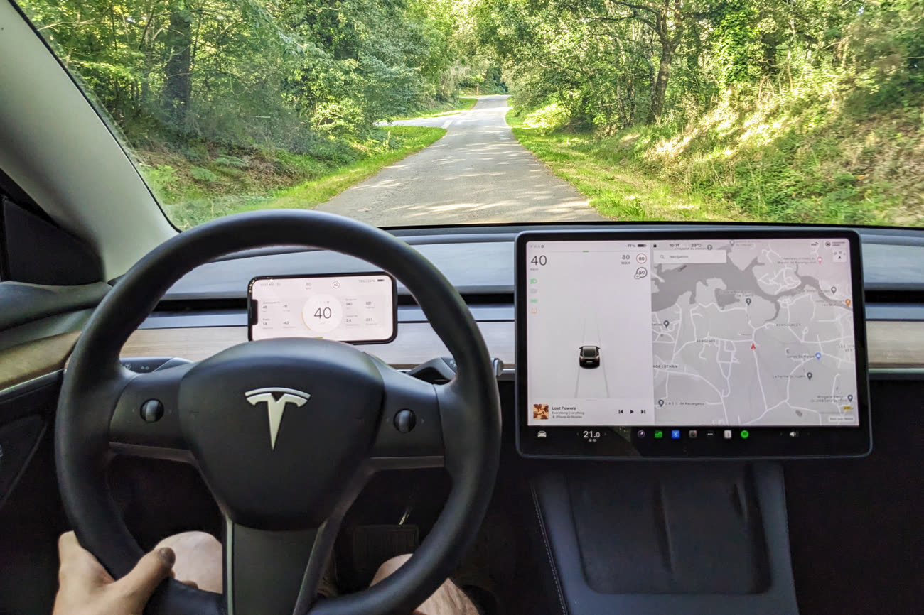 Test du Teslogic, le boîtier qui transforme un smartphone en compteur pour  une Tesla