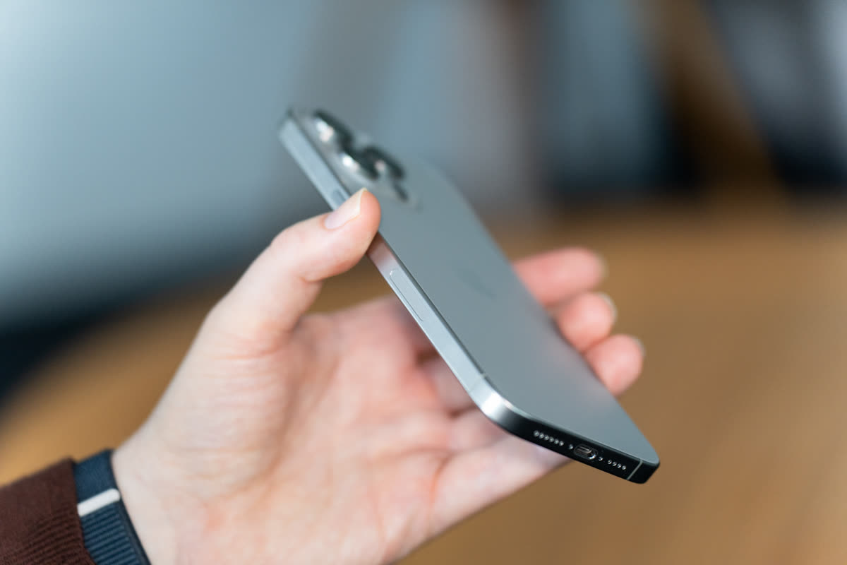Non, un câble USB-C Android ne fait pas plus chauffer l'iPhone 15