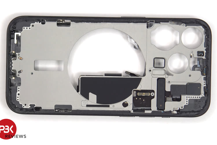 L’iPhone 15 Pro révèle sa nouvelle conception interne dans un premier démontage