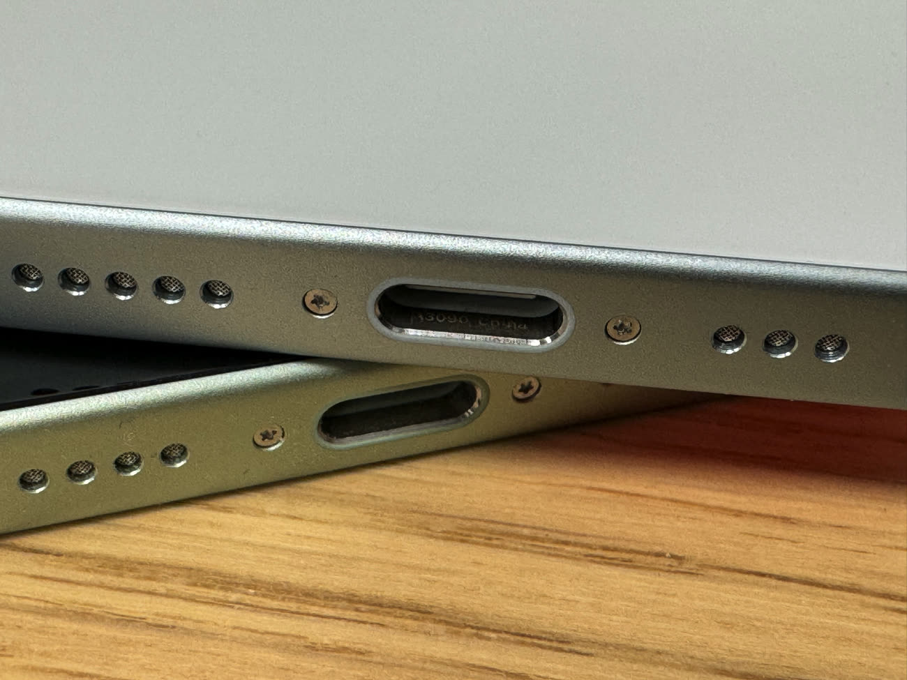 iPhone 15 : et si Apple avait placé le Magic Port USB C comme ça ?