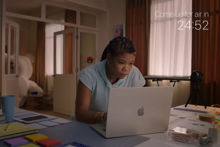 video en galerie : Apple tourne une vidéo « Study With Me » avec une actrice de la série Euphoria et un MacBook Air