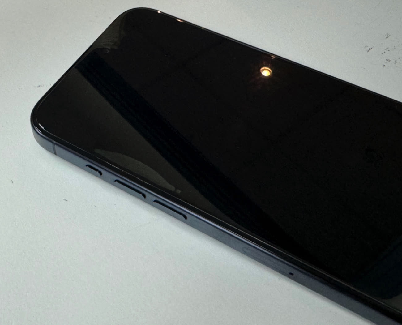 Protège-écran en verre UltraGlass 2 de Belkin pour iPhone 15 Pro Max -  Apple (FR)
