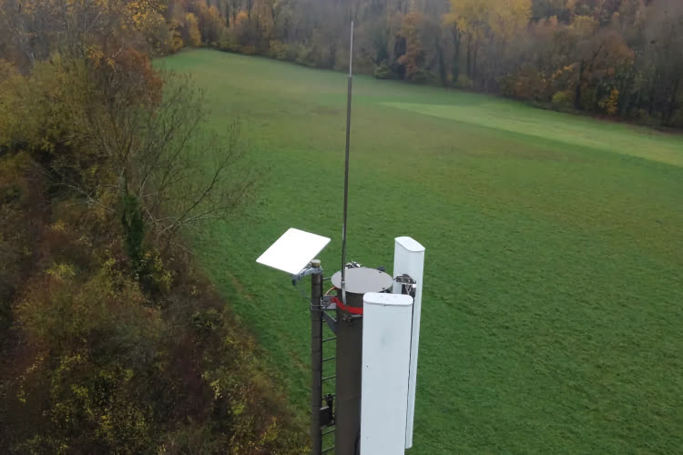 Starlink employé pour alimenter une antenne 4G dans l'Aisne