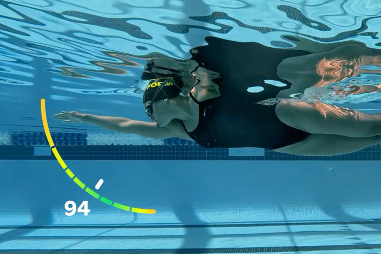 Les lunettes de natation en réalité augmentée de Form suivent la tête des nageurs